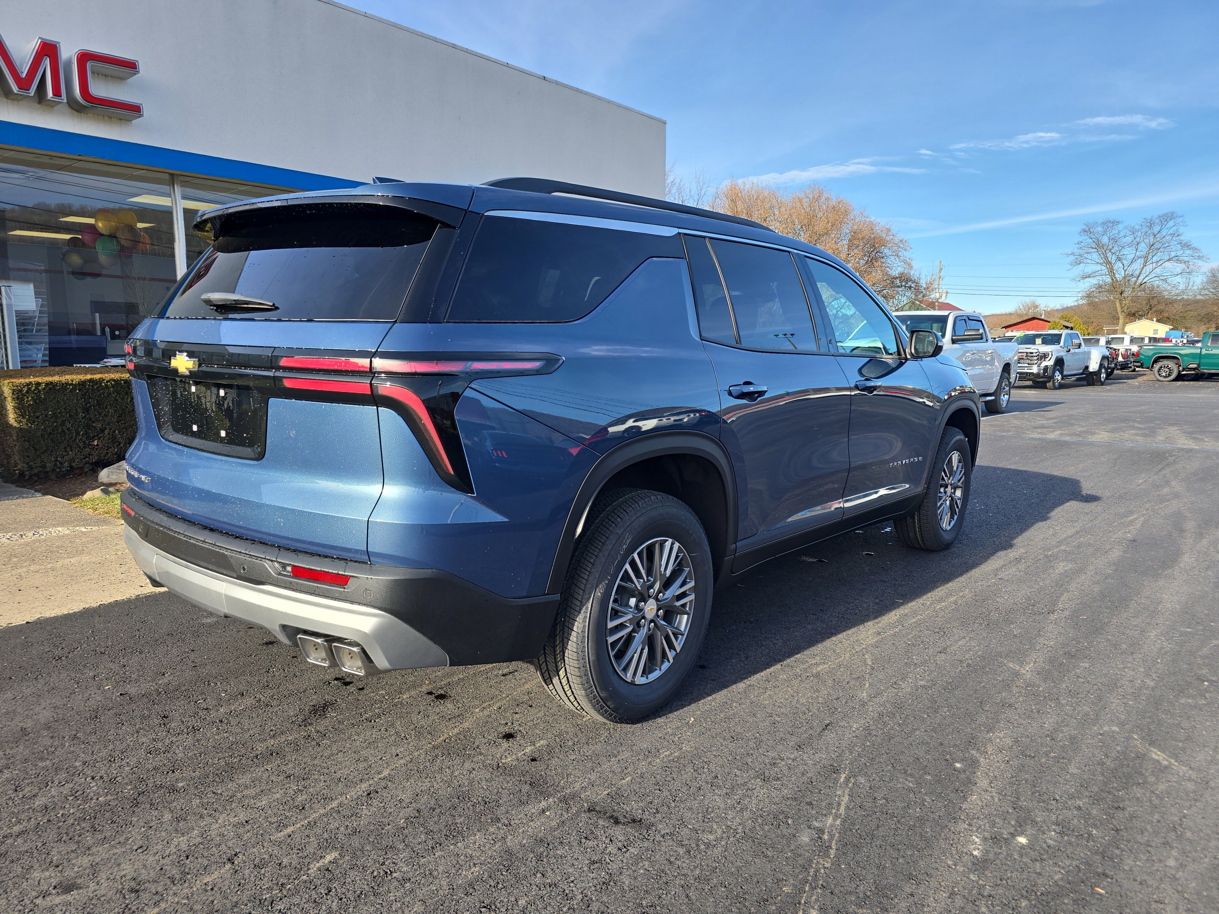 New 2026 Chevrolet Traverse LT image 3