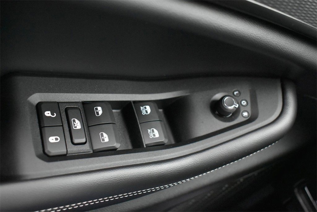 Used 2025 Jeep Grand Cherokee Laredo w/ Luxury Tech Group I image 21