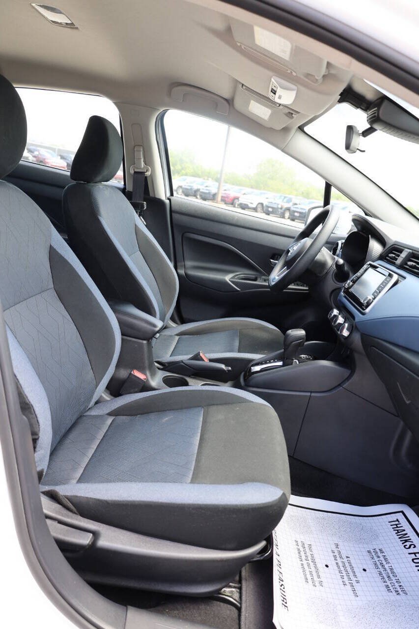 Used 2025 Nissan Versa SV w/ Trunk Package FWD image 15