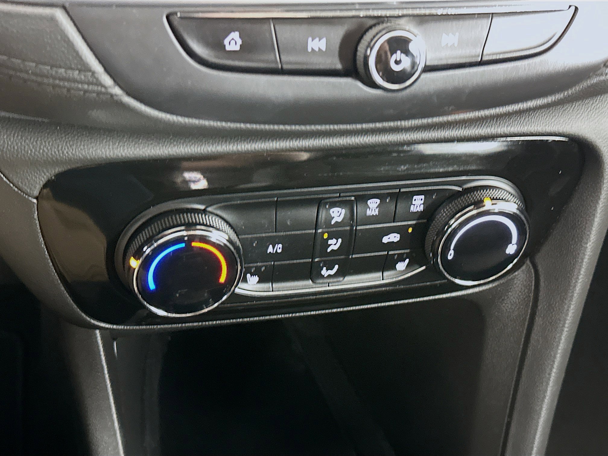 Used 2023 Buick Encore GX Preferred w/ Cold Weather Comfort Package image 23