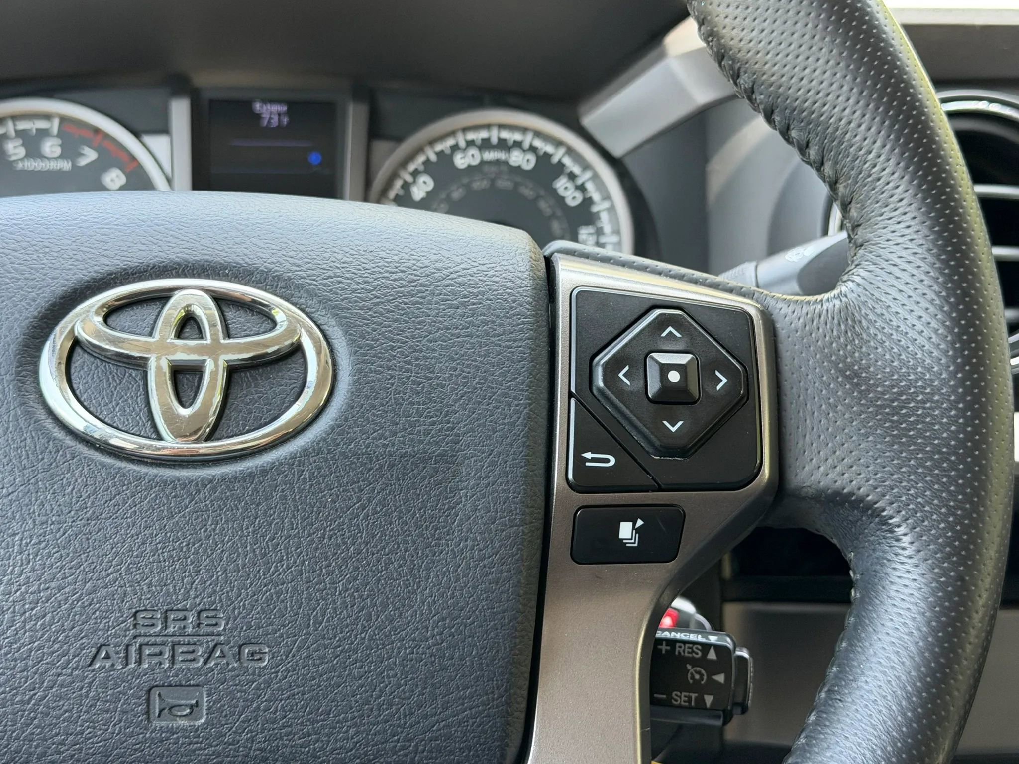 Used 2017 Toyota Tacoma SR5 w/ Tow Package RWD image 21