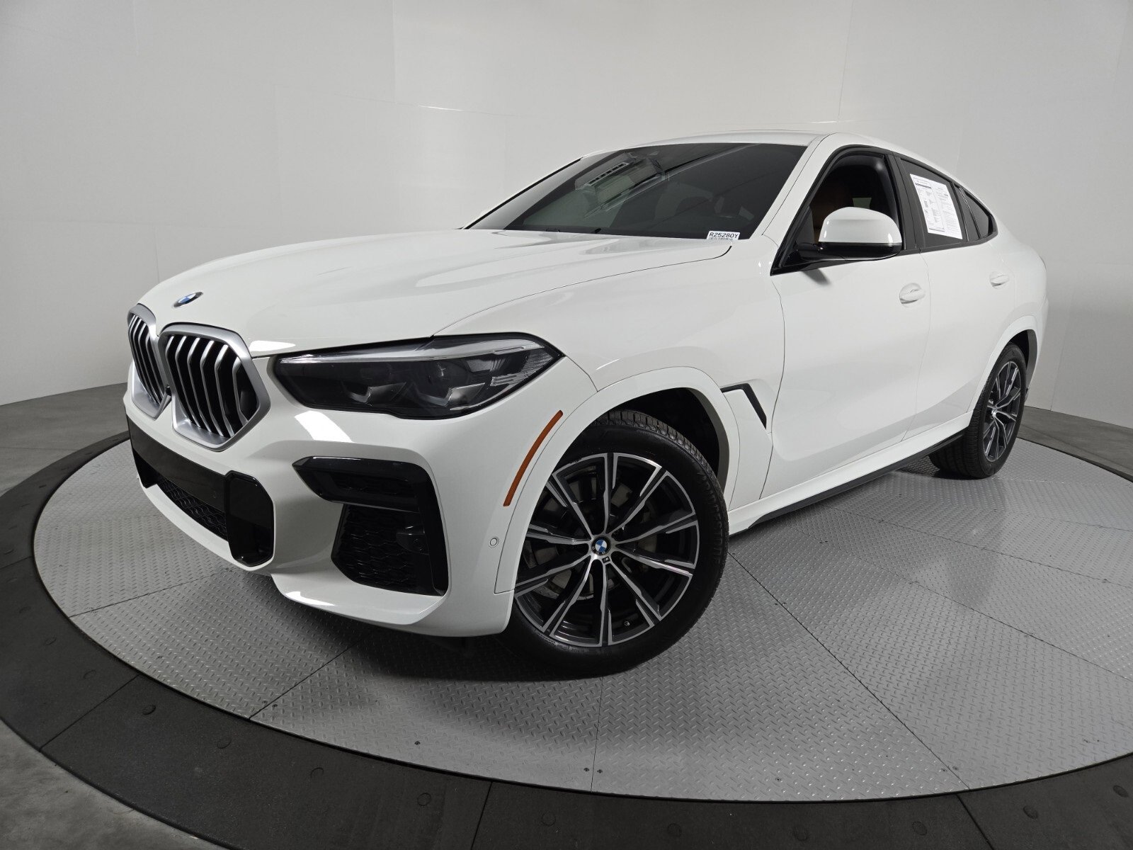 Used 2023 BMW X6 xDrive40i w/ M Sport Package image 1