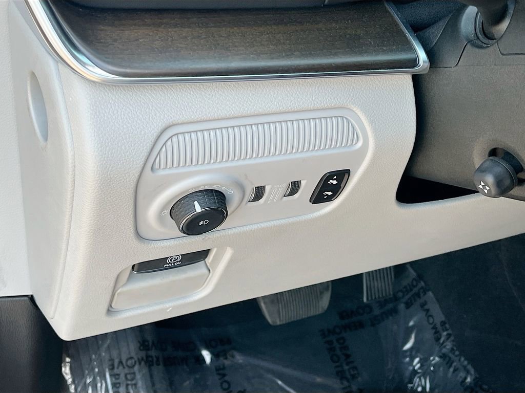 Used 2023 Jeep Grand Wagoneer 4WD image 10