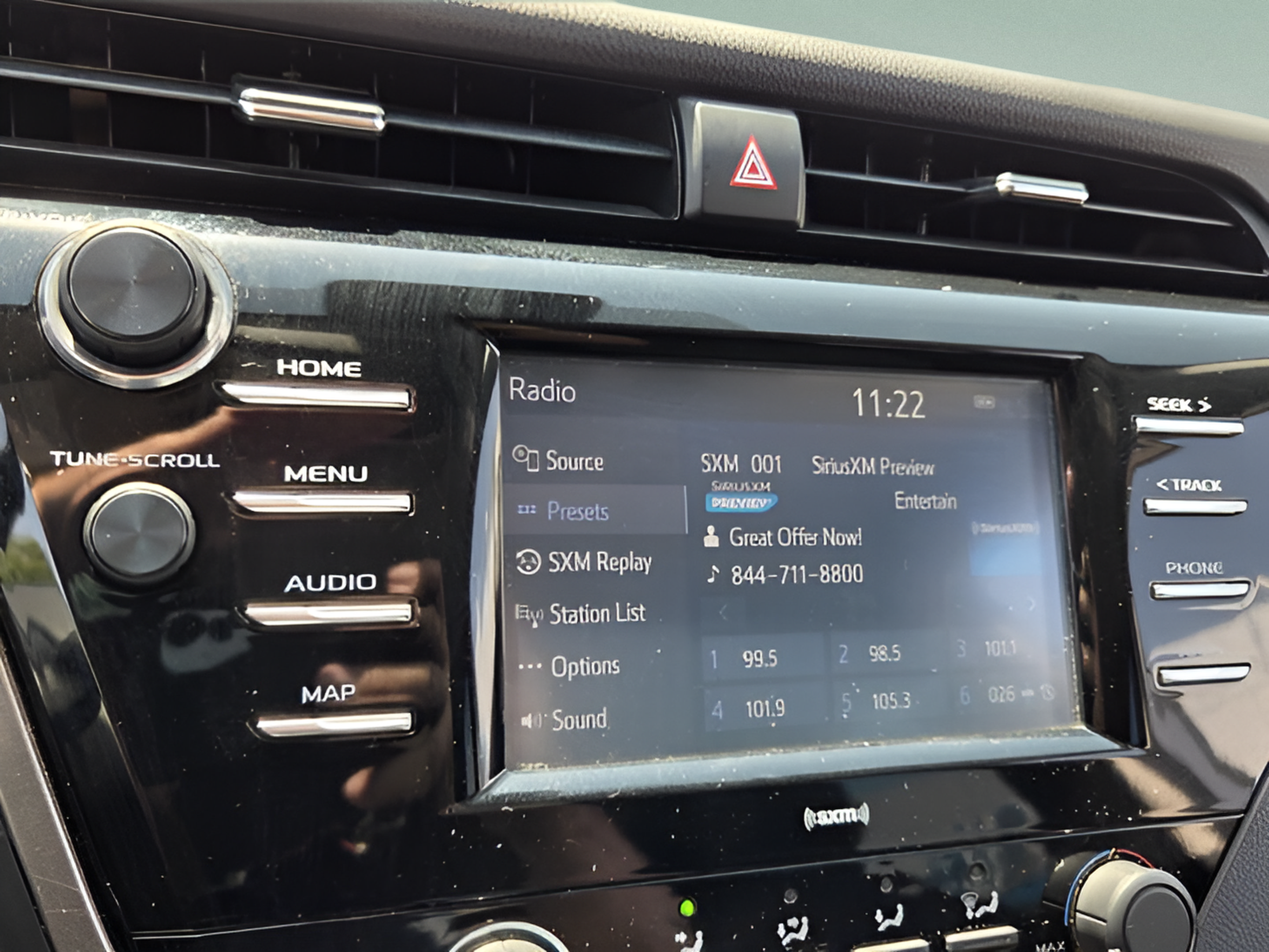 Used 2020 Toyota Camry LE FWD image 18