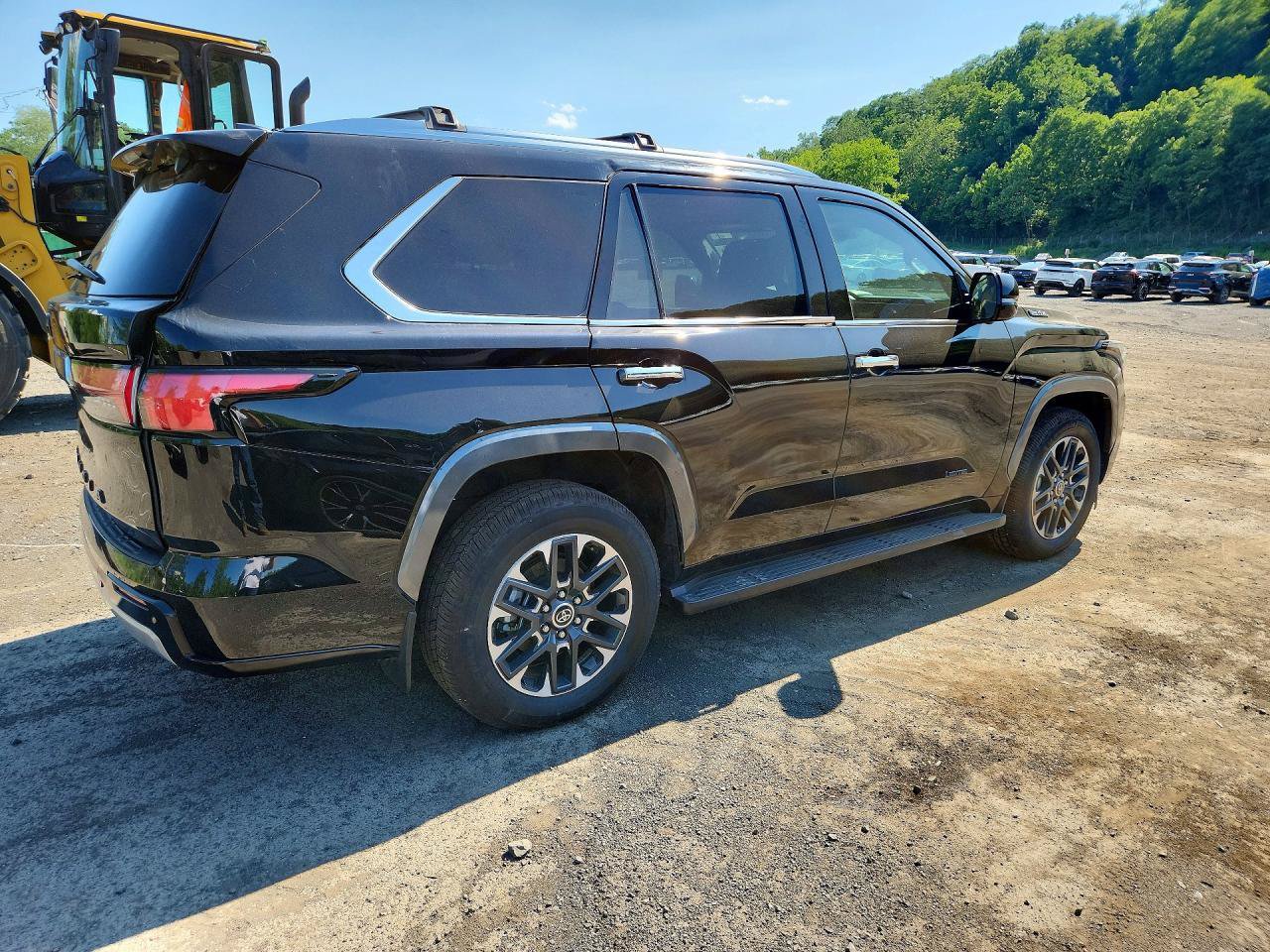 Used 2024 Toyota Sequoia Limited w/ Tow Technology Package AWD/4WD image 4