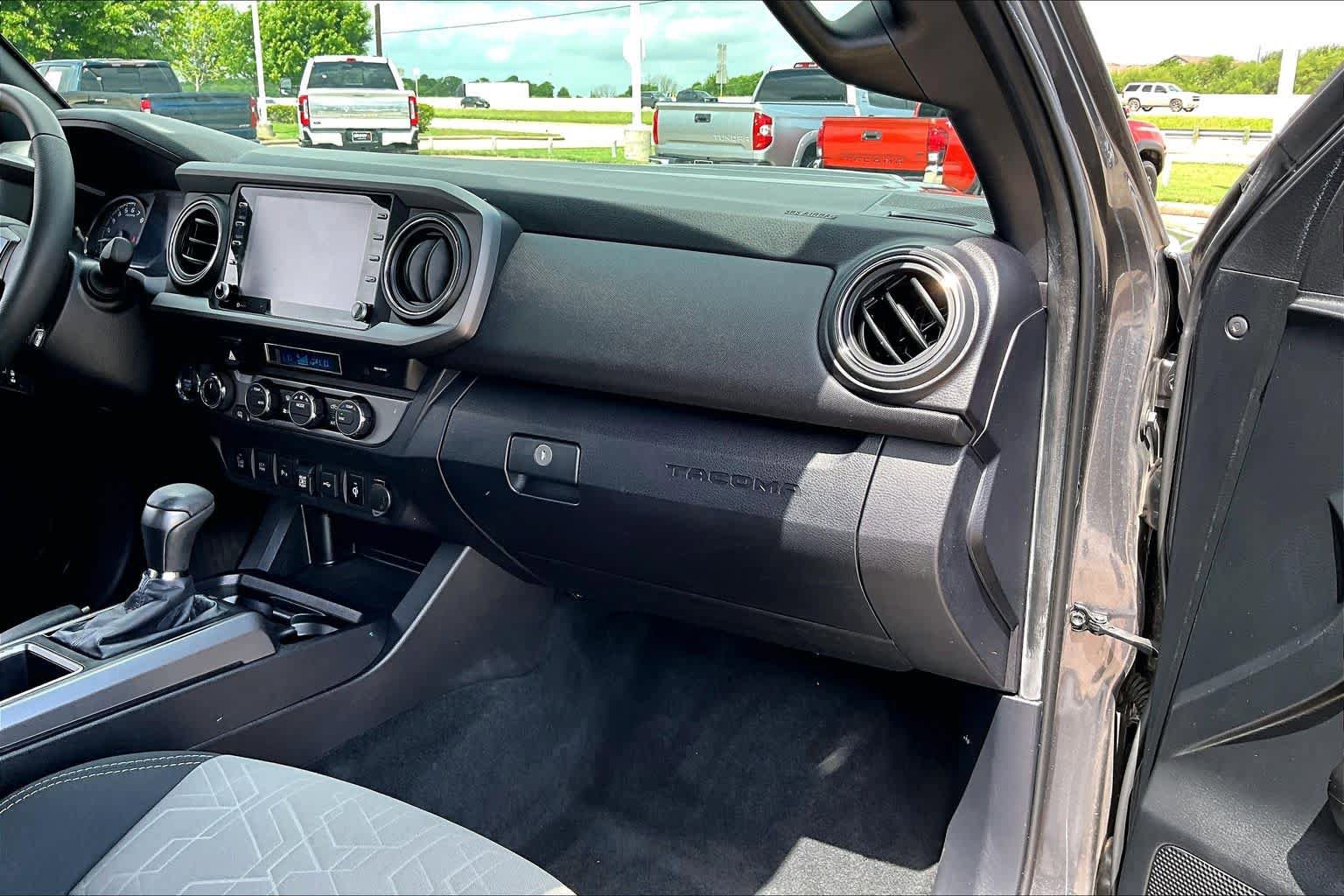 Used 2021 Toyota Tacoma TRD Sport w/ Technology Package AWD/4WD image 18