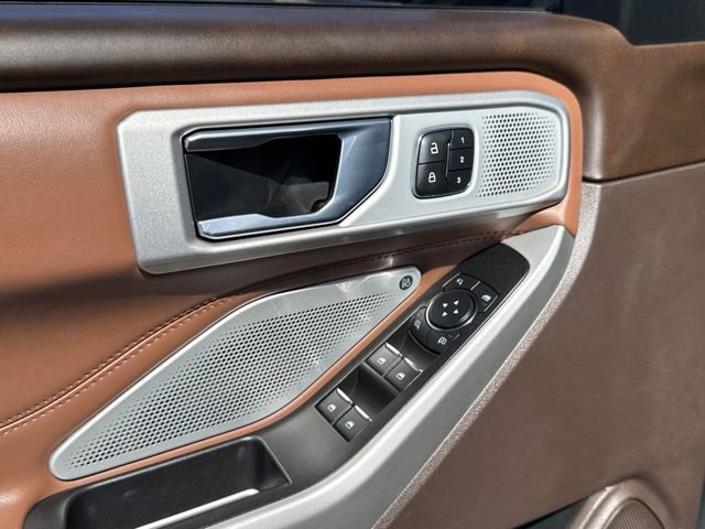 Used 2022 Ford Explorer King Ranch w/ Premium Technology Package image 6