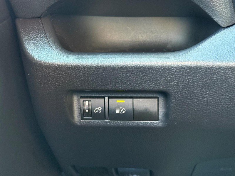 Used 2021 Toyota RAV4 LE AWD/4WD image 29