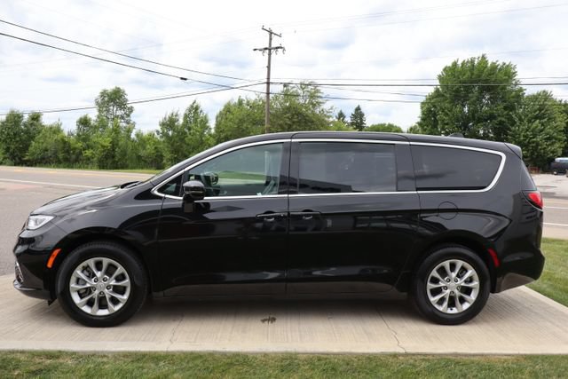 Used 2026 Chrysler Pacifica Select AWD/4WD image 33