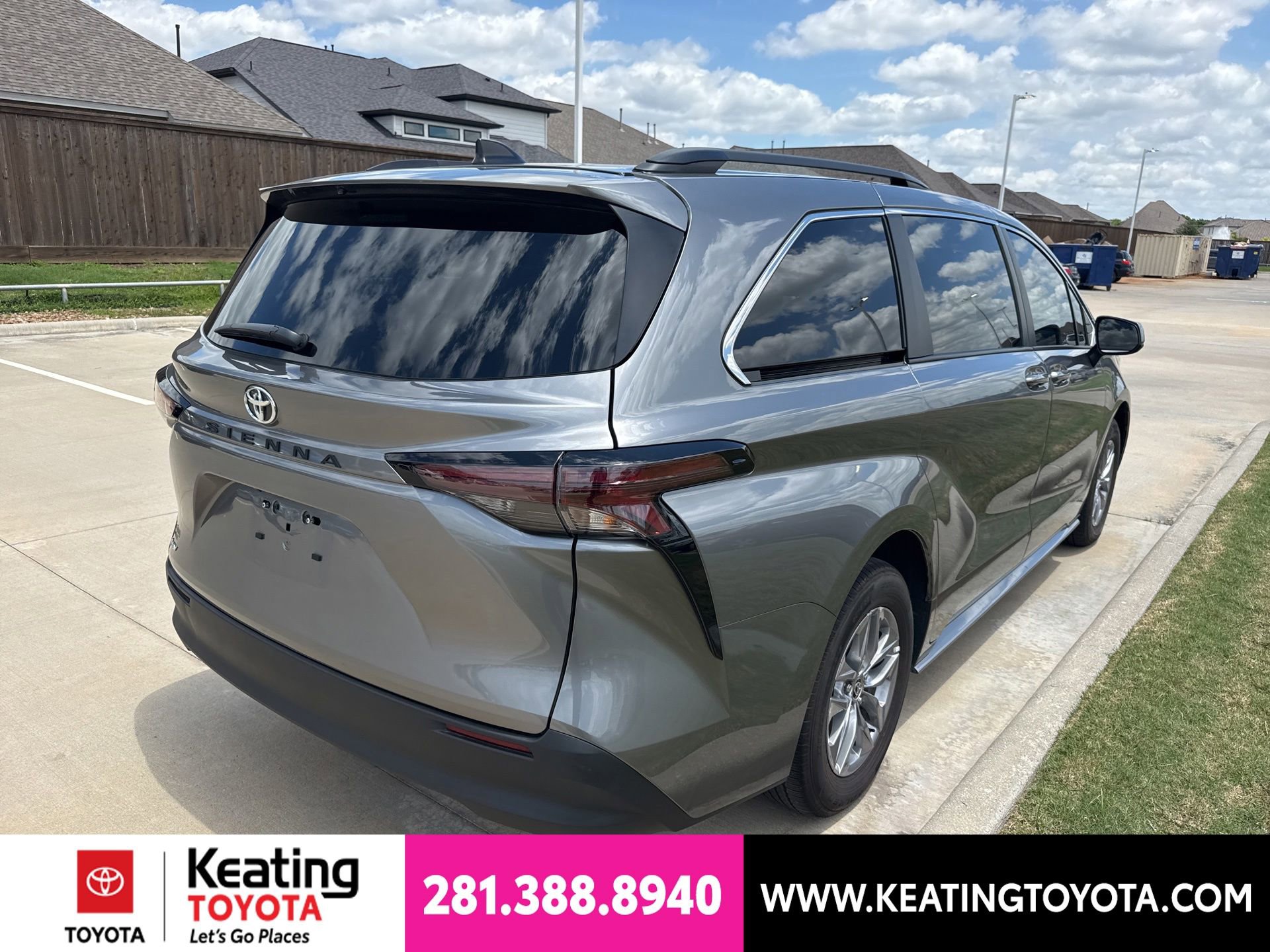 Used 2026 Toyota Sienna LE FWD image 7