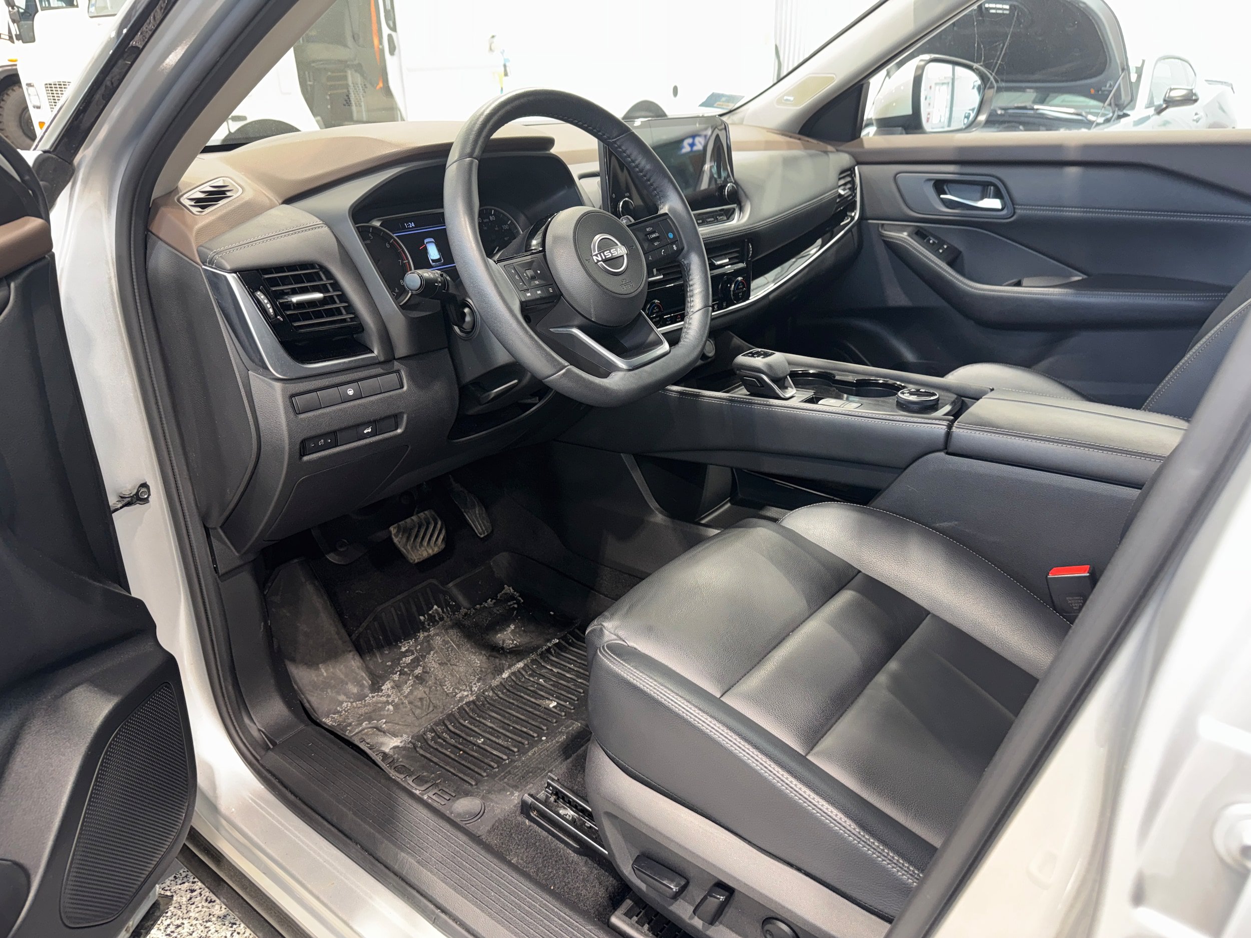 Used 2022 Nissan Rogue SL w/ SL Premium Package AWD/4WD image 14