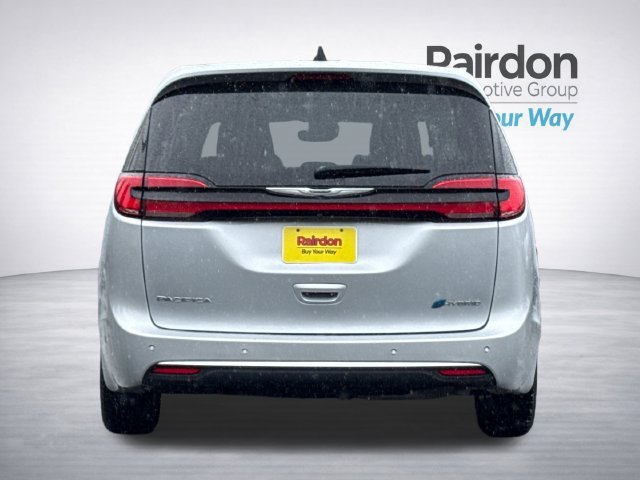Used 2023 Chrysler Pacifica Limited FWD image 5