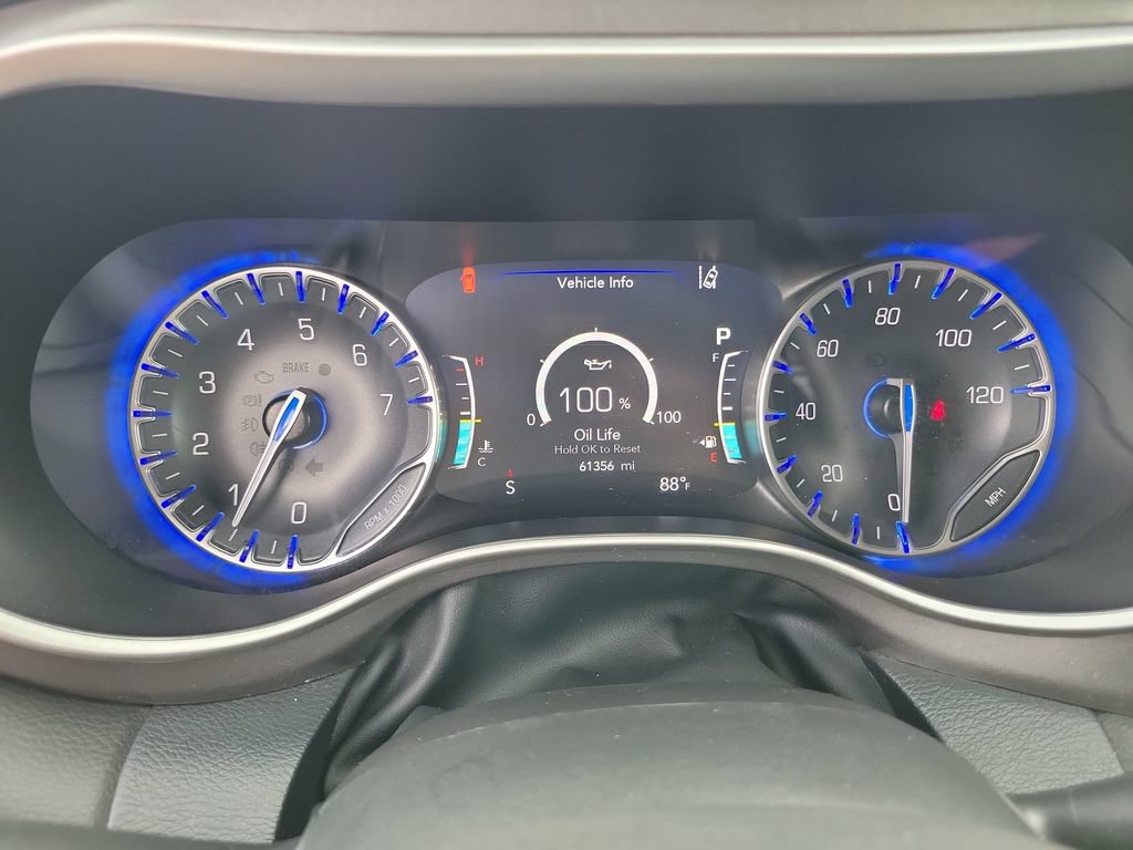 Used 2025 Chrysler Pacifica Select FWD image 25