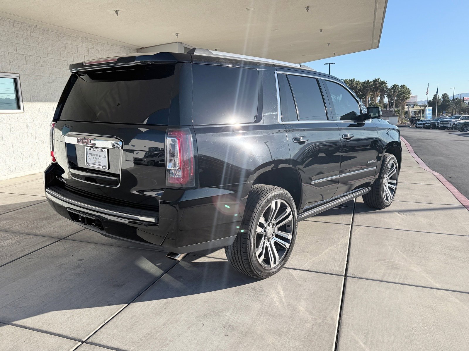 Used 2018 GMC Yukon Denali w/ Denali Ultimate Package image 3