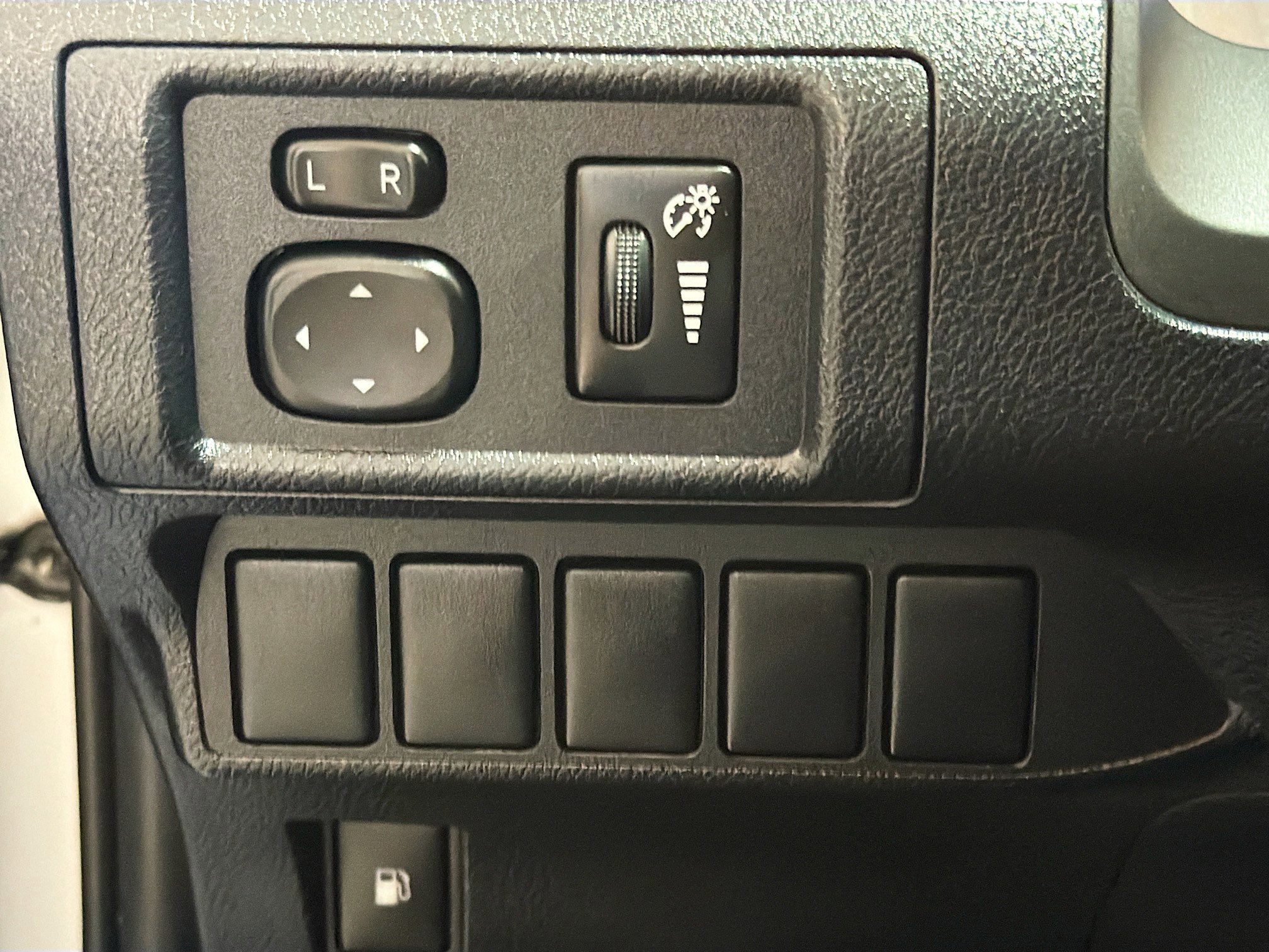 Used 2012 Lexus CT 200h Premium w/ Leather Pkg image 16