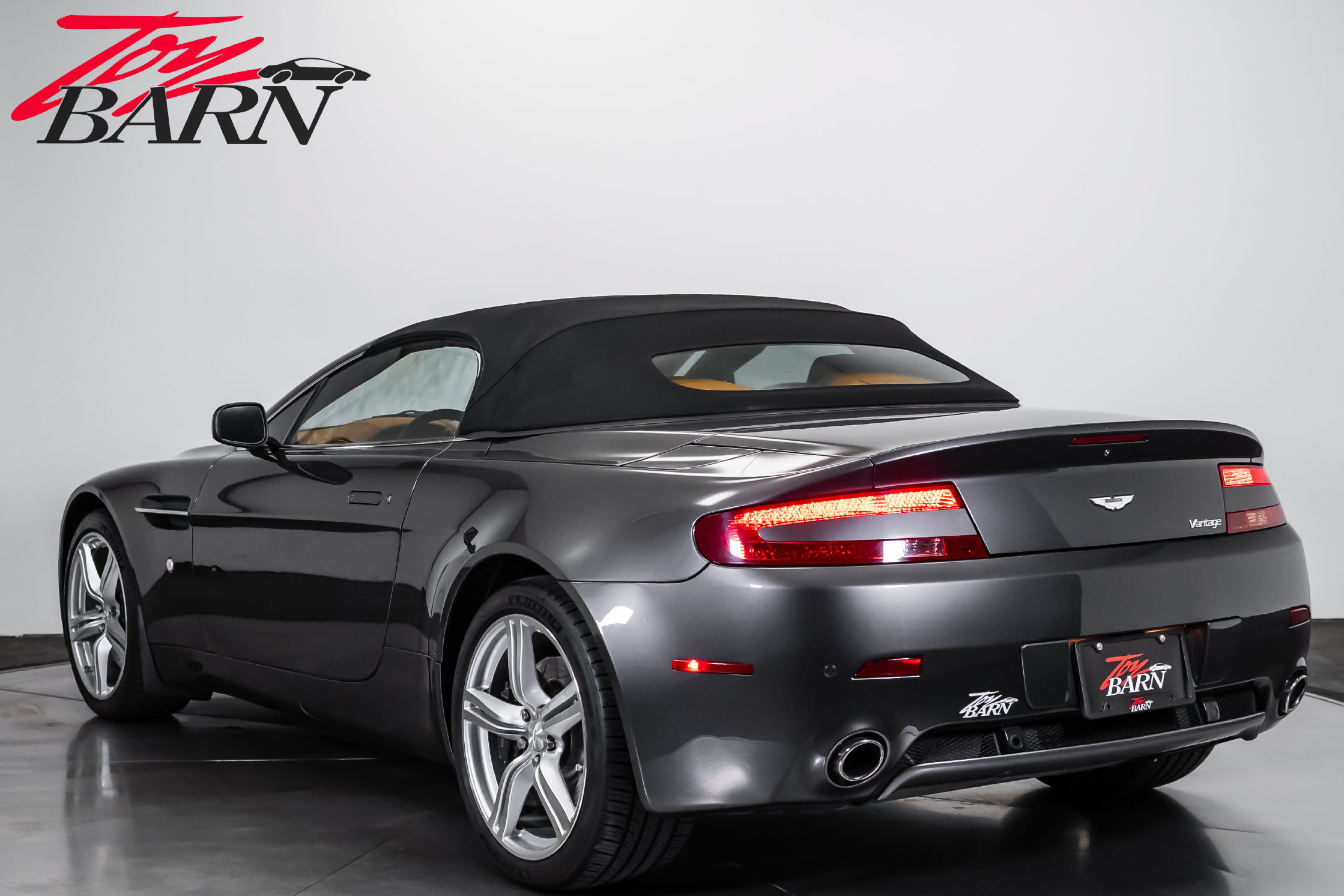Used 2009 Aston Martin V8 Vantage Roadster RWD image 11