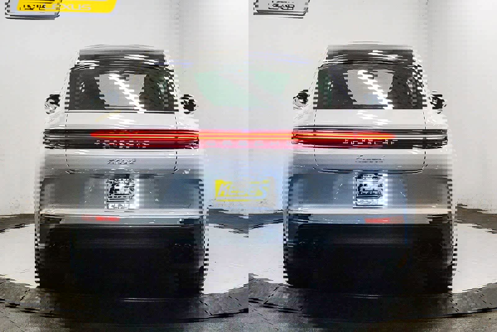 Used 2024 Porsche Panamera 4 image 3