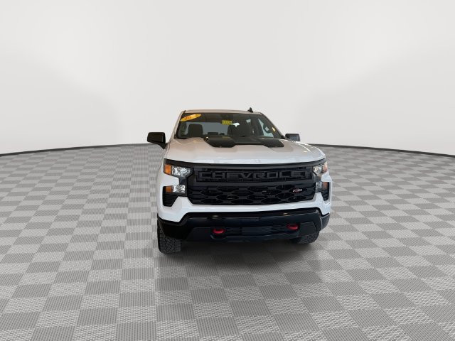 Certified 2025 Chevrolet Silverado 1500 Custom Trail Boss w/ LPO, Dark Essentials Package AWD/4WD image 4