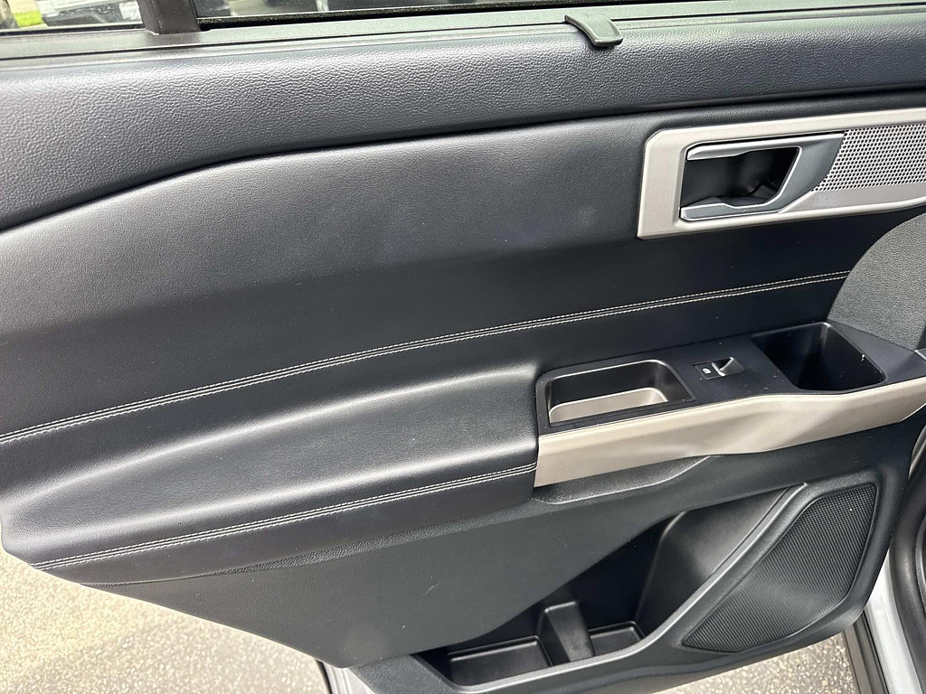 Certified 2023 Ford Explorer Limited RWD image 33