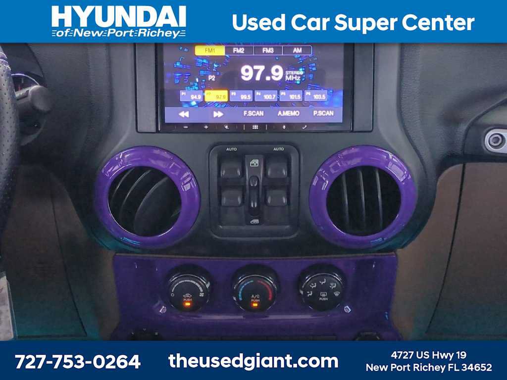 Used 2014 Jeep Wrangler Unlimited Sahara w/ Dual Top Group AWD/4WD image 18