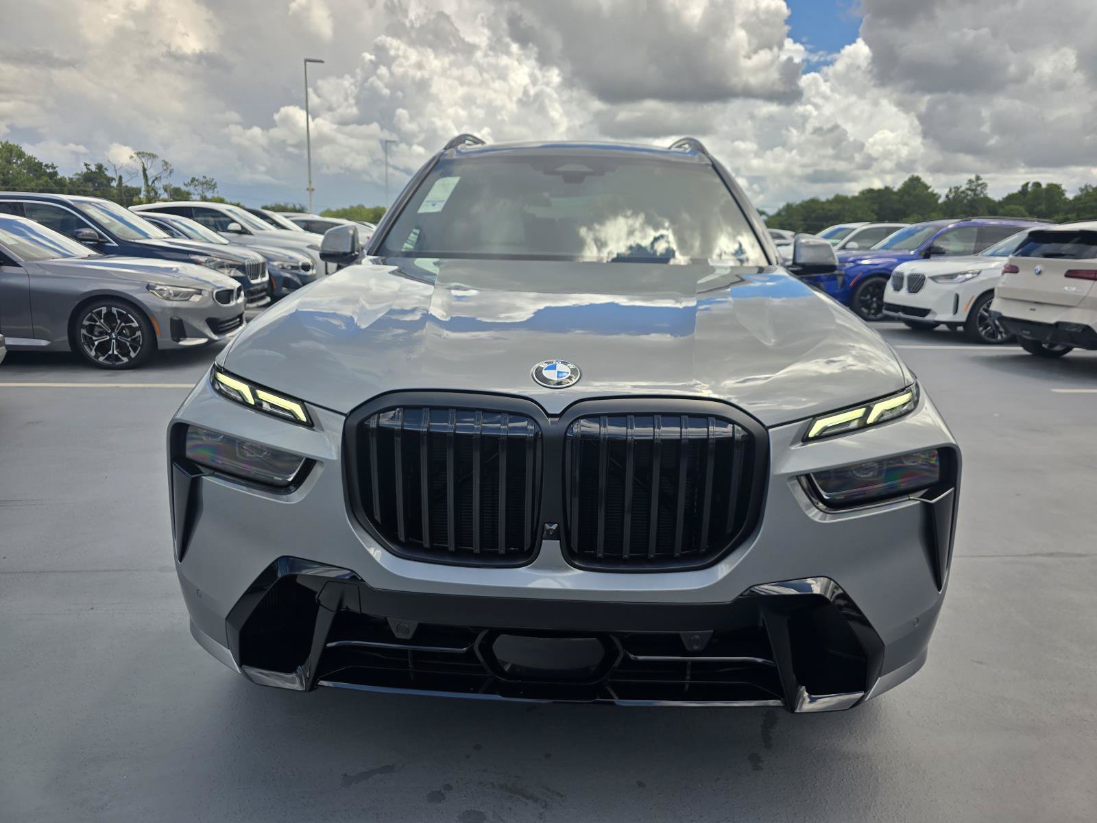 New 2027 BMW X7 xDrive40i AWD/4WD image 2