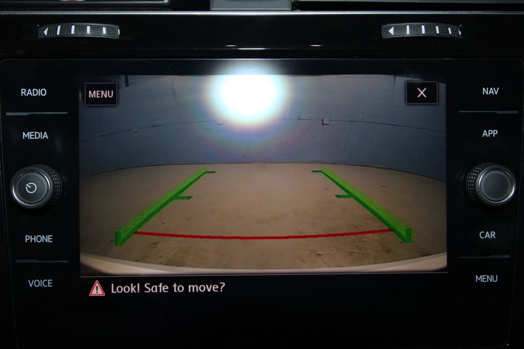 Used 2019 Volkswagen Golf R 4-Door image 16