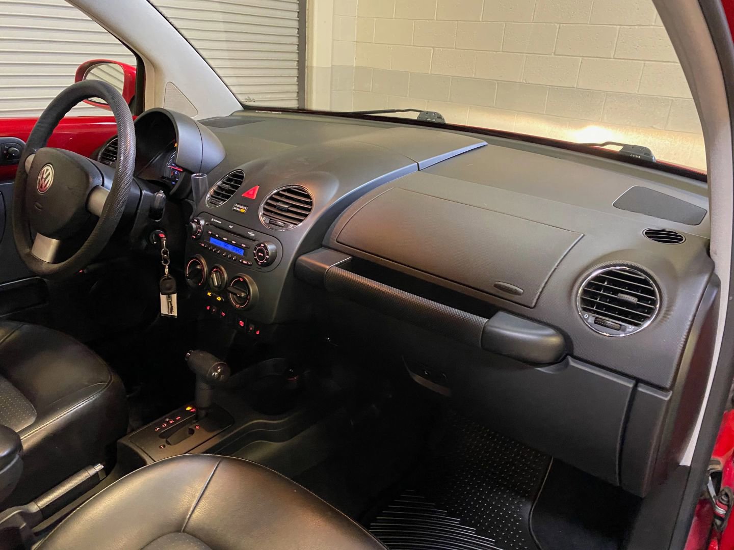 Used 2007 Volkswagen Beetle Coupe w/ Package 1 image 34