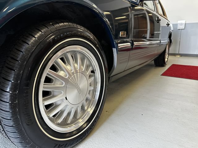 Used 1997 Lincoln Town Car Signature RWD image 11