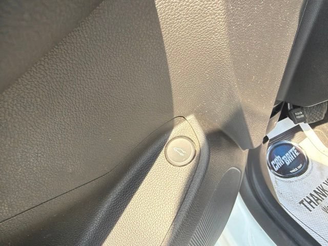 Used 2017 Chevrolet Cruze LT FWD image 13