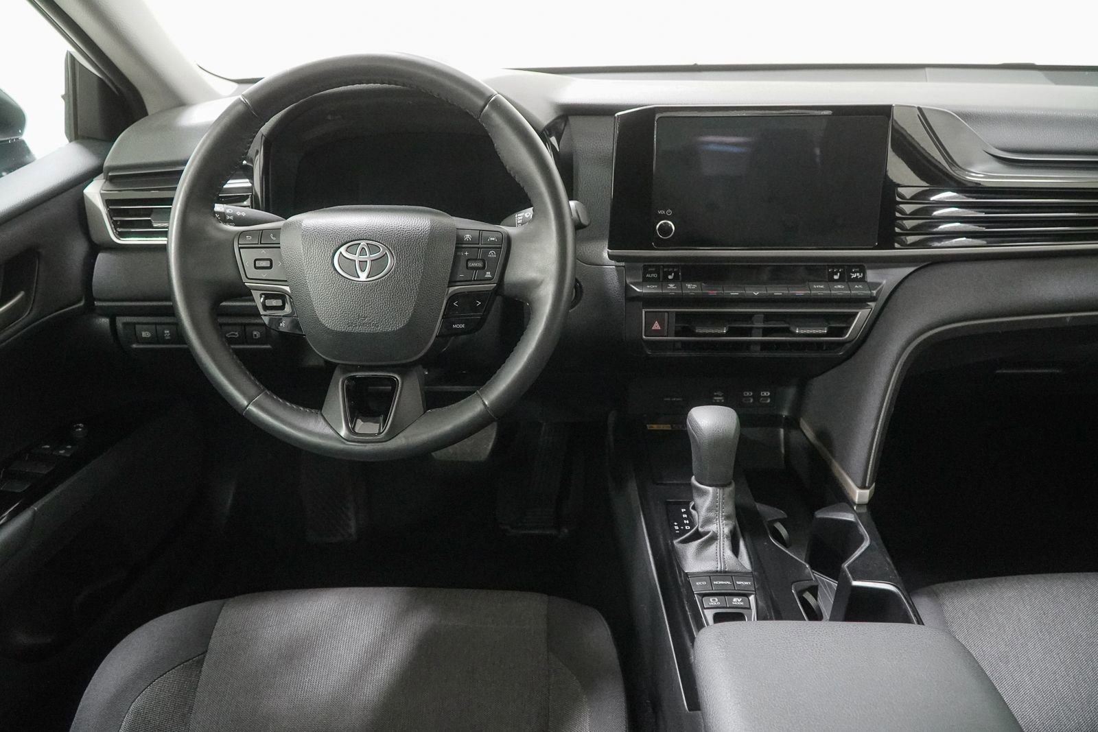 Used 2025 Toyota Camry LE AWD/4WD image 20