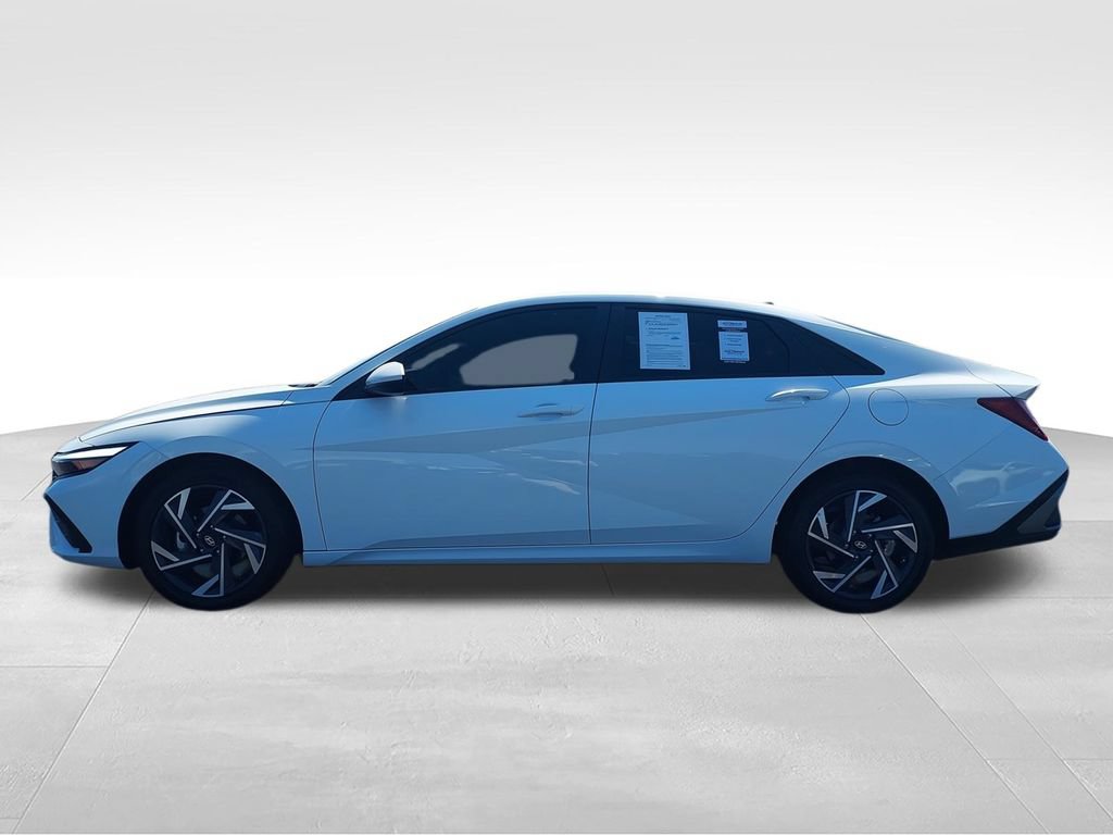 Used 2025 Hyundai Elantra SE FWD image 5
