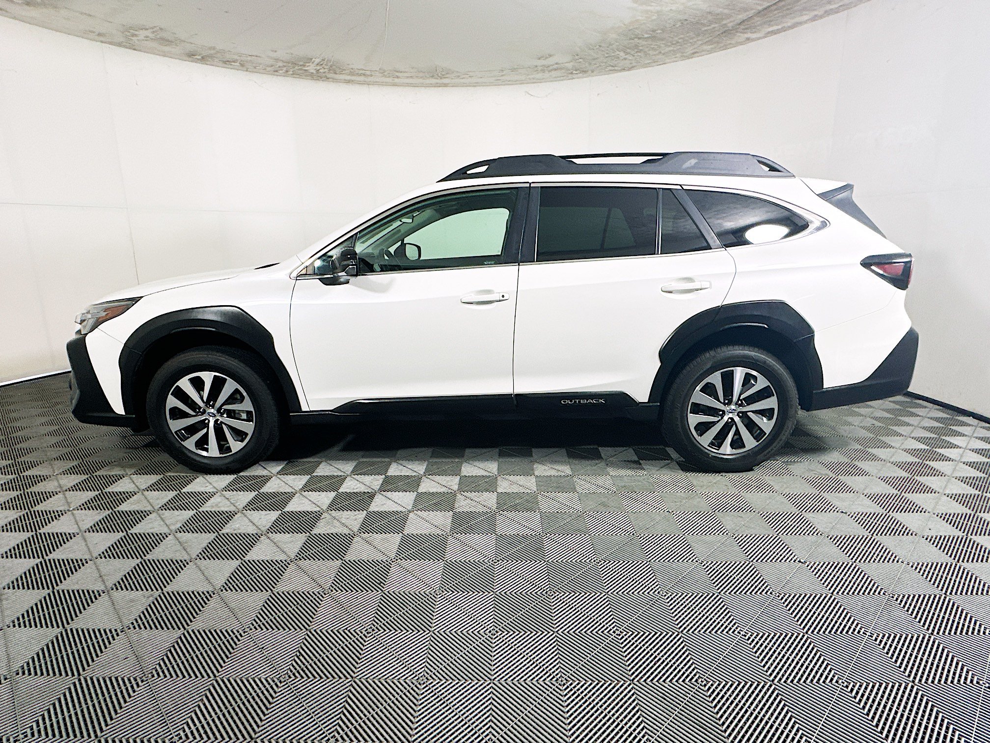 Used 2023 Subaru Outback Premium AWD/4WD image 6