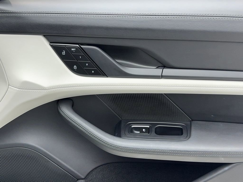 Used 2023 Porsche Taycan 4S image 48