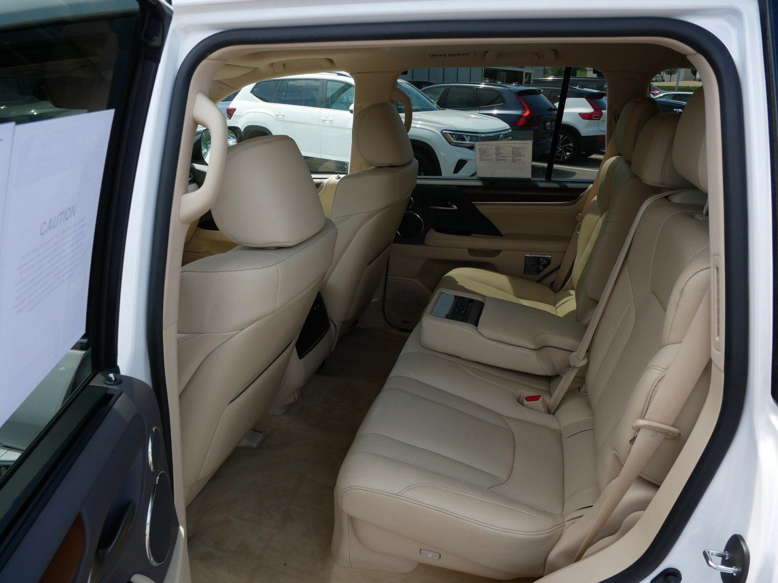 Used 2021 Lexus LX 570 4WD w/ Luxury Package image 11