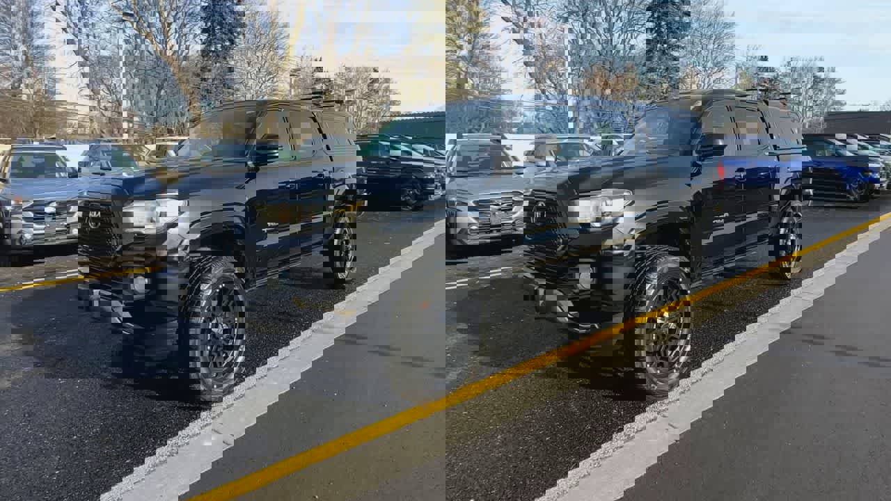 Used 2016 Toyota Tacoma SR5 image 4