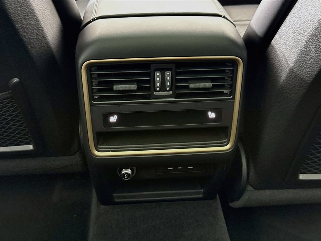 Certified 2024 Porsche Cayenne AWD/4WD image 26