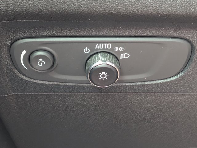 Certified 2022 Buick Envision Essence w/ Technology Package II FWD image 31