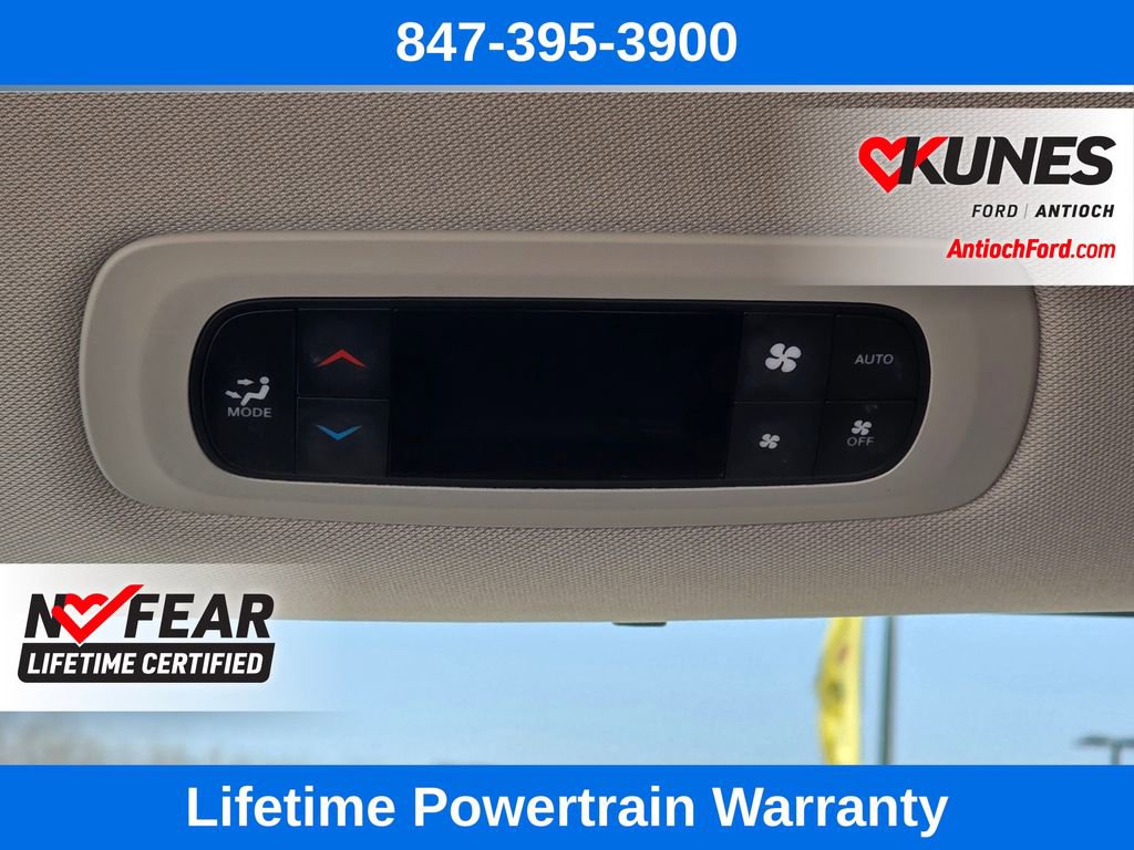 Used 2024 Chrysler Pacifica Touring-L image 38