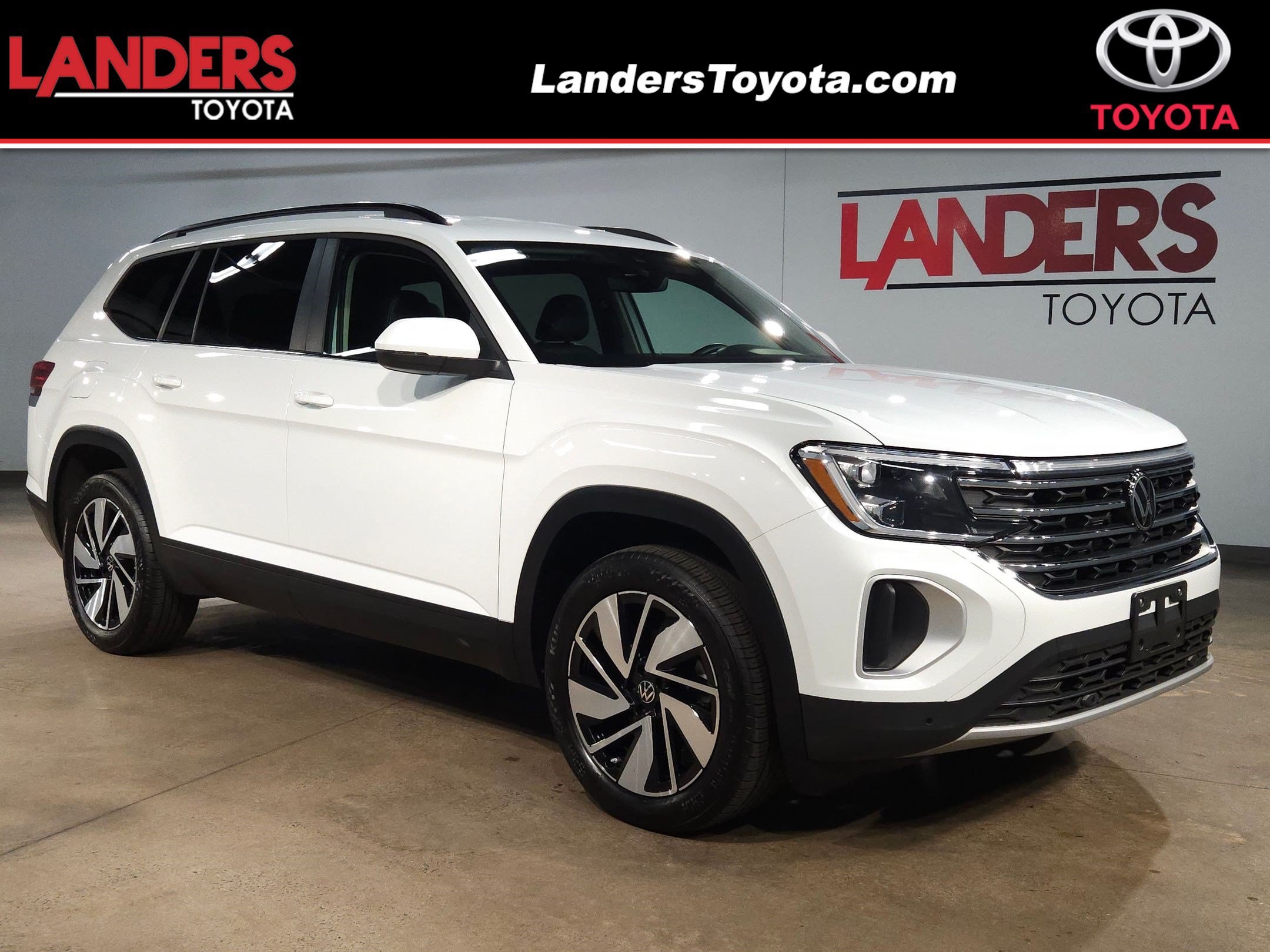 Used 2025 Volkswagen Atlas SE FWD image 1