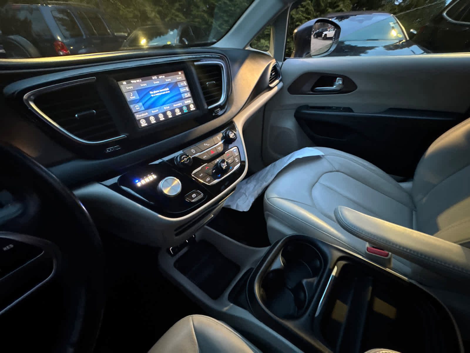 Used 2019 Chrysler Pacifica Touring-L image 25