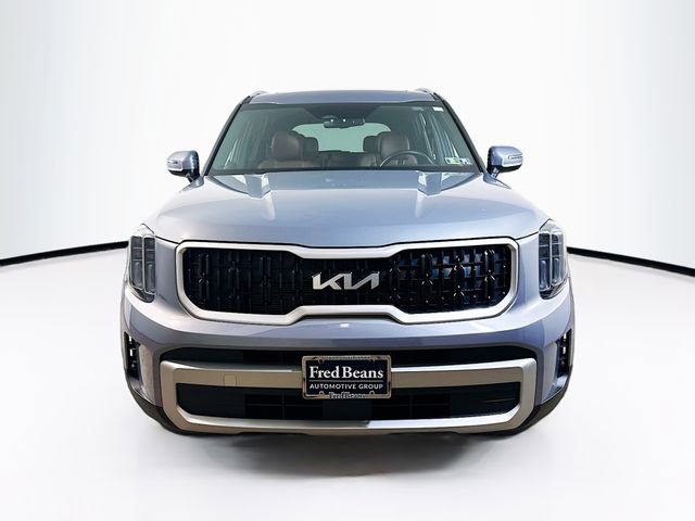 Used 2023 Kia Telluride EX w/ EX Captain's Chair Package image 3