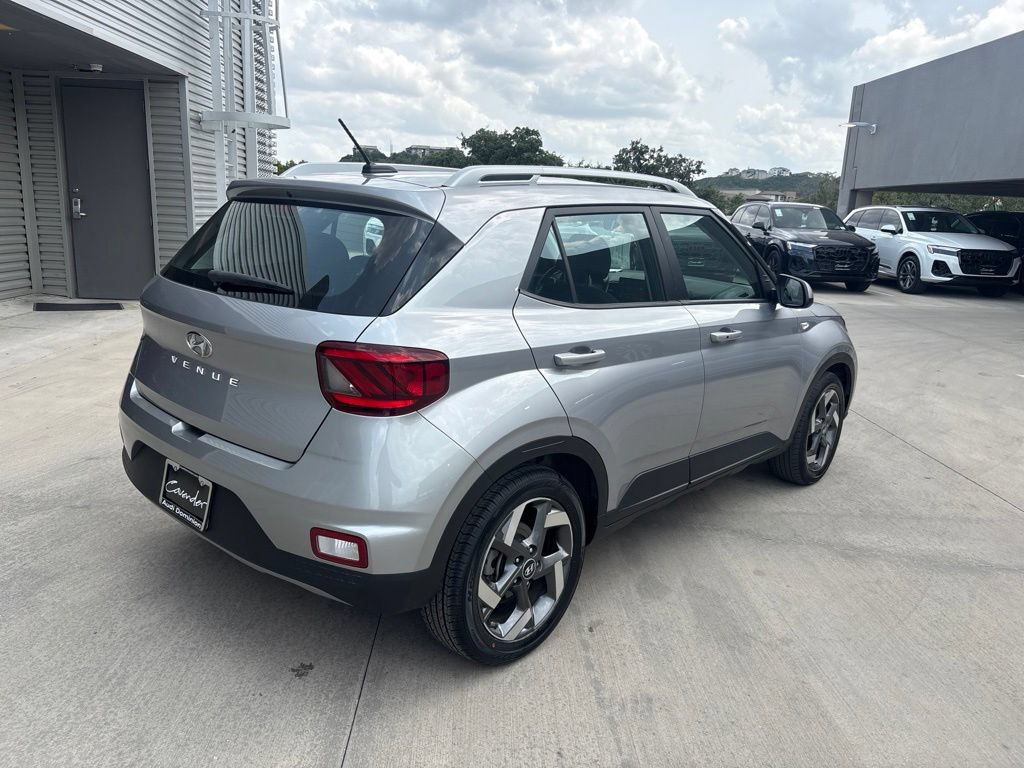 Used 2025 Hyundai Venue SEL FWD image 6