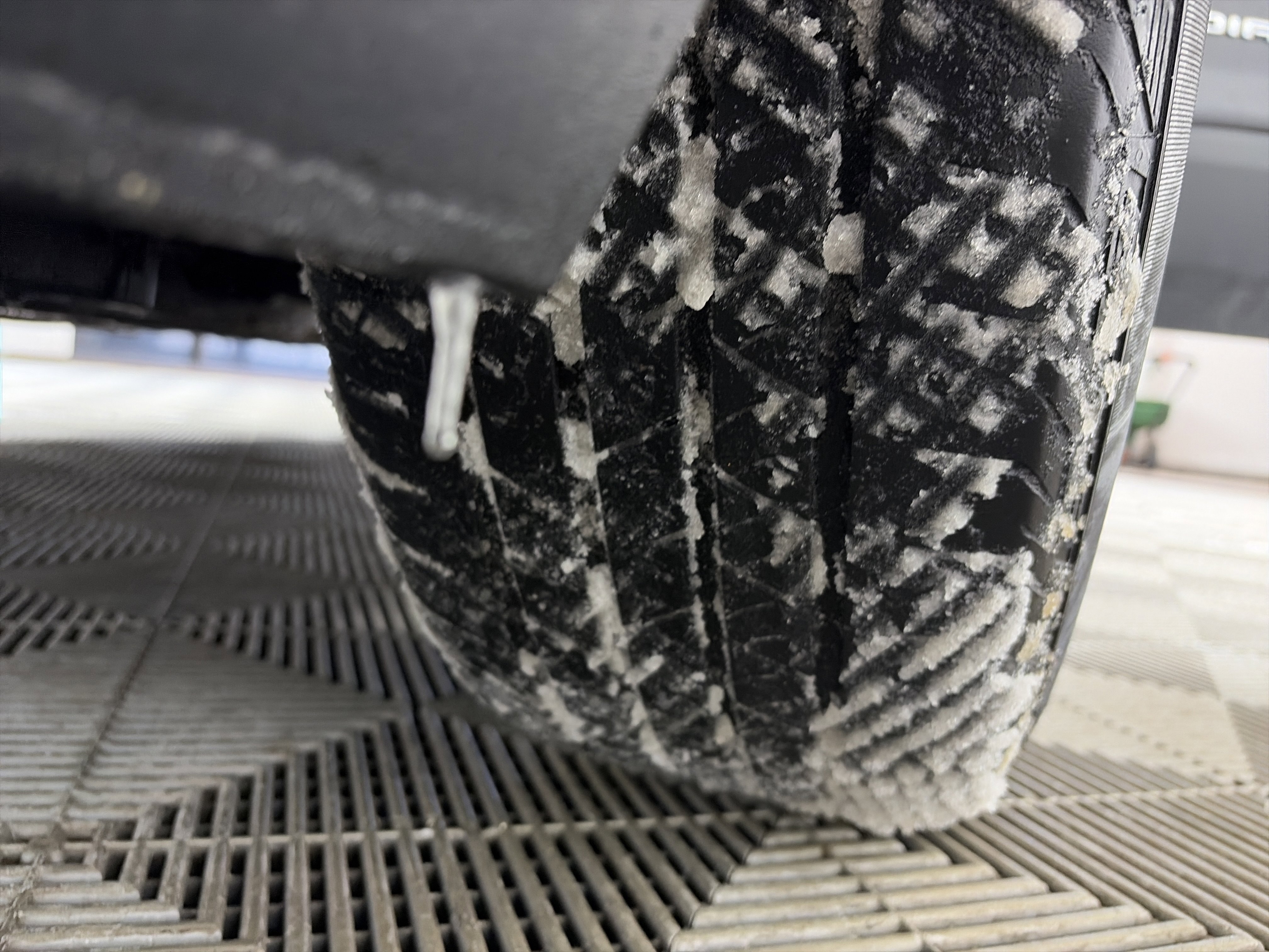 Used 2023 GMC Acadia SLT w/ Preferred Package image 12