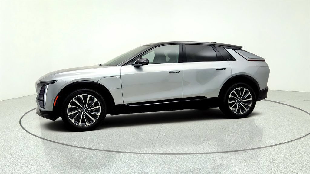 Used 2026 Cadillac Lyriq Sport AWD/4WD image 8