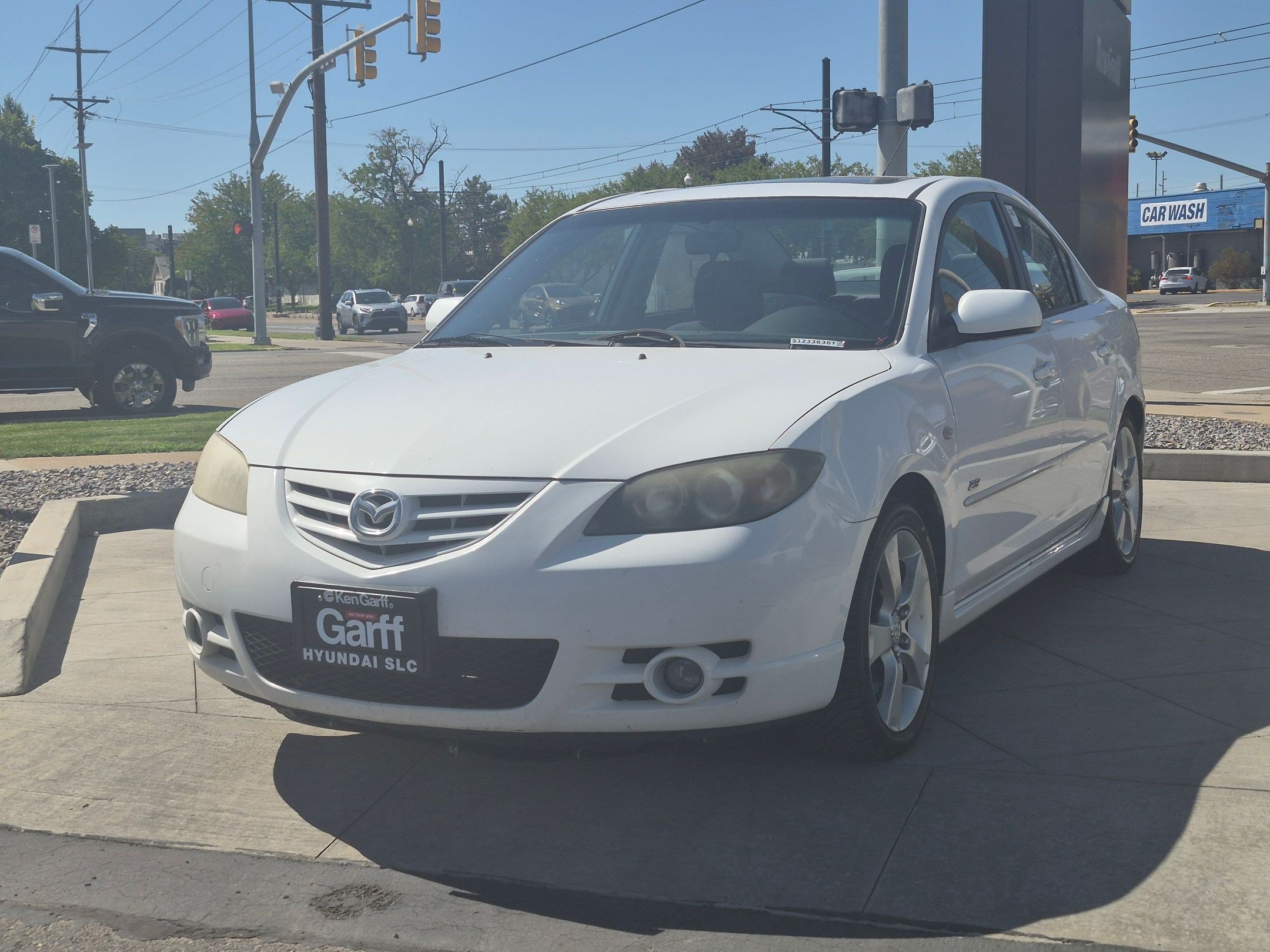 Used 2005 MAZDA MAZDA3 s w/ Moonroof & 6-CD Pkg FWD image 10