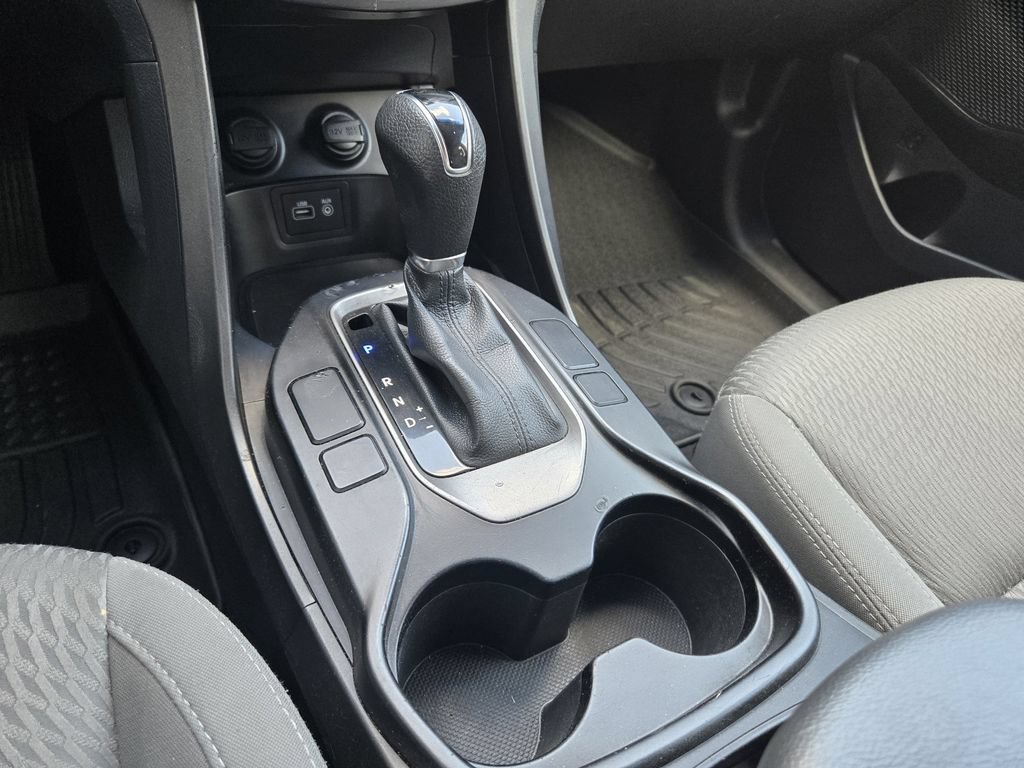 Used 2017 Hyundai Santa Fe SE AWD/4WD image 17