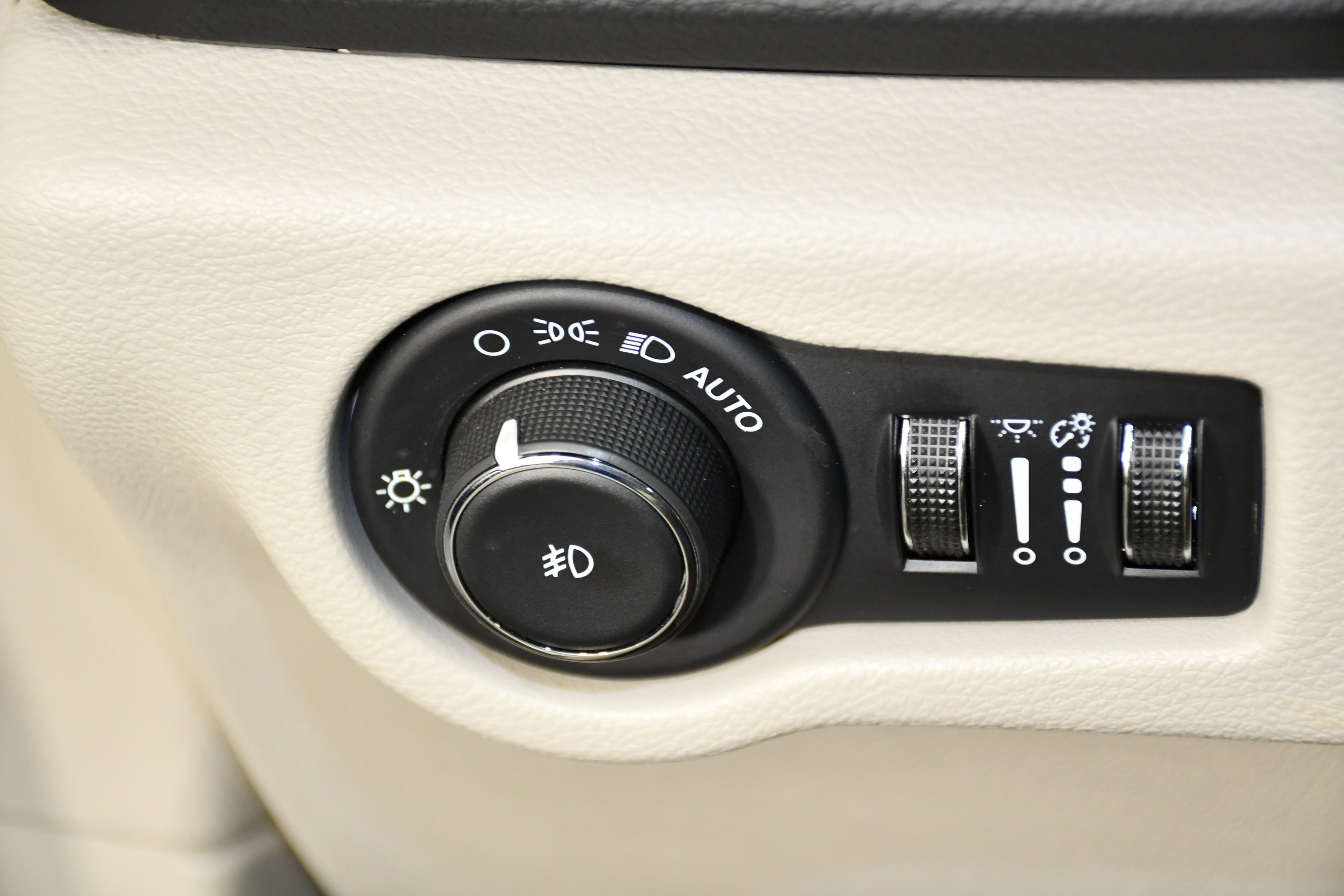 Used 2024 Chrysler Pacifica Touring-L image 35