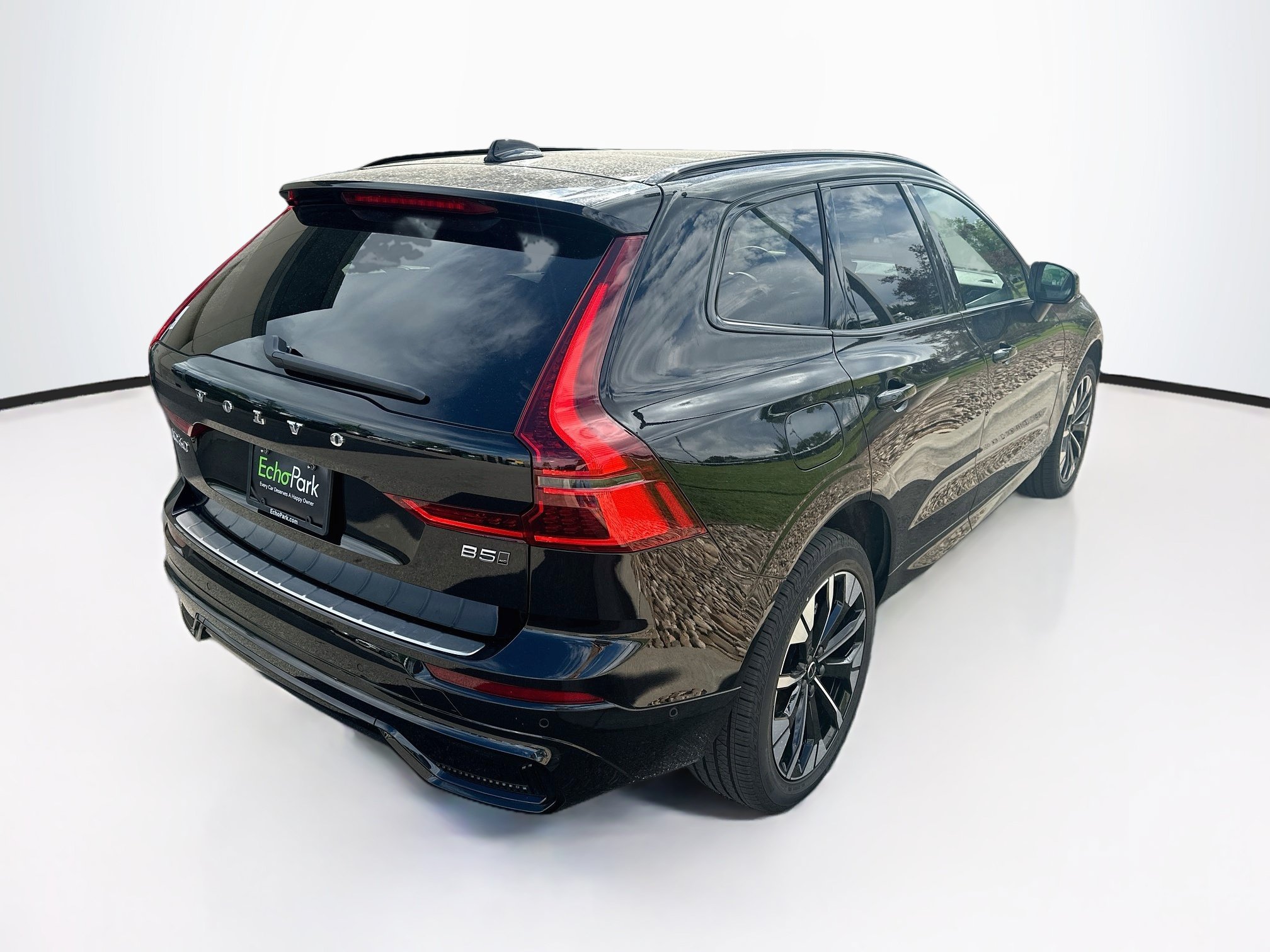 Used 2026 Volvo XC60 B5 Plus AWD/4WD image 9