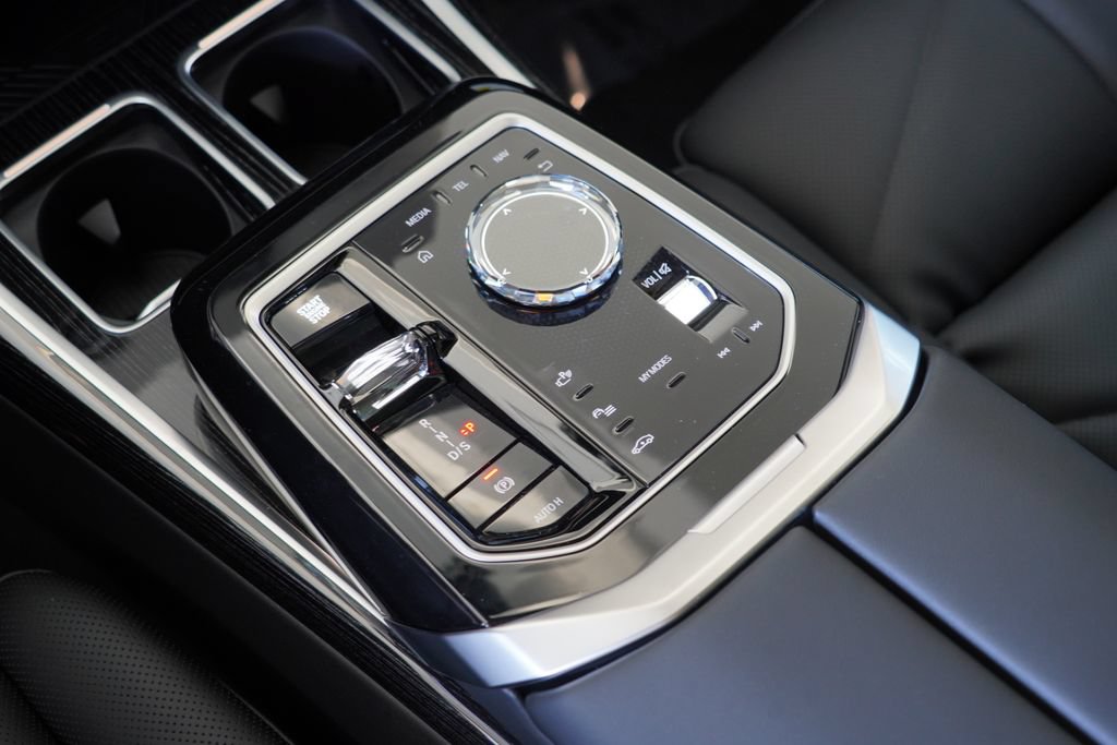 New 2026 BMW 740i w/ Premium Package RWD image 18