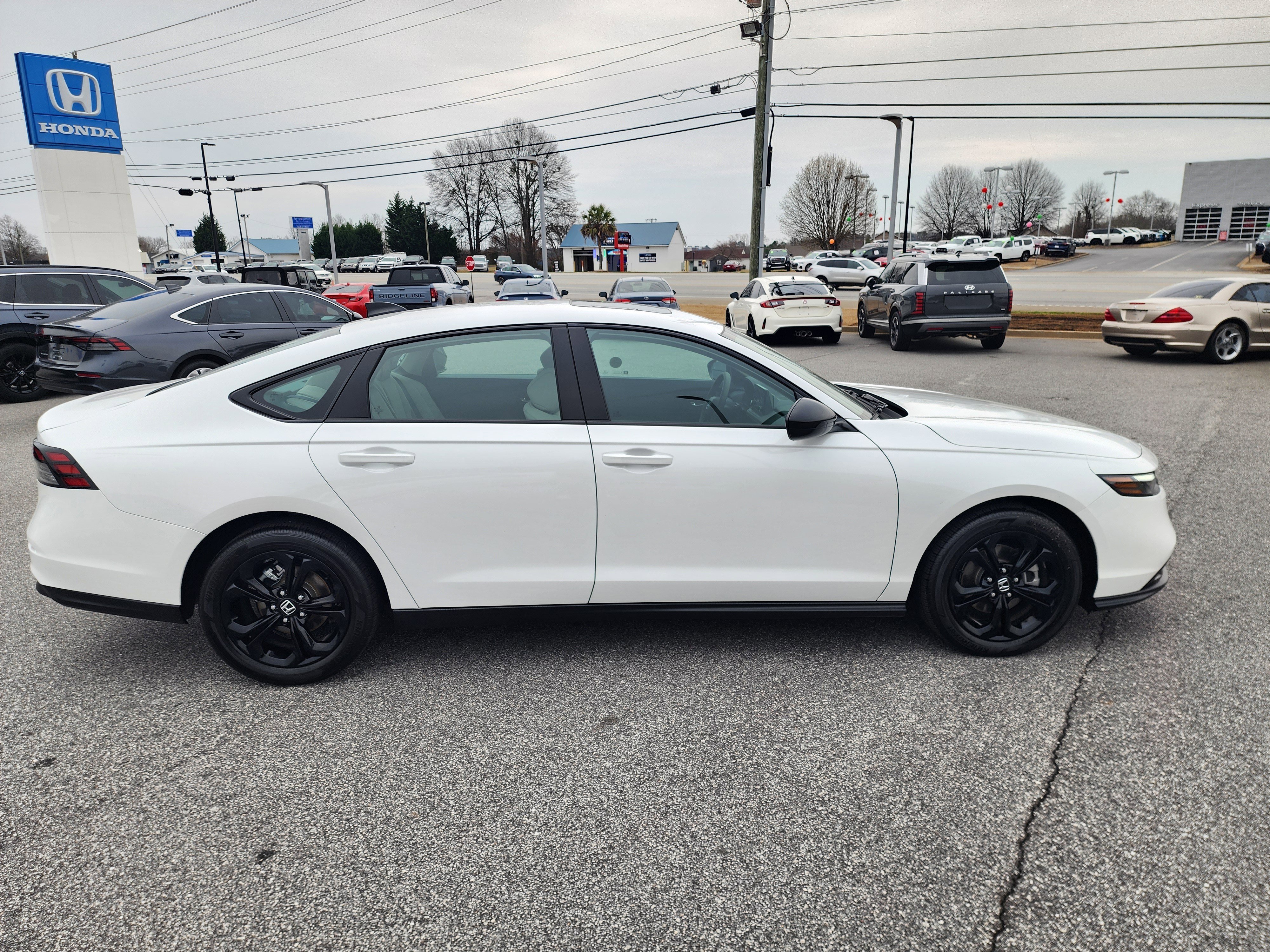 Certified 2025 Honda Accord SE image 3